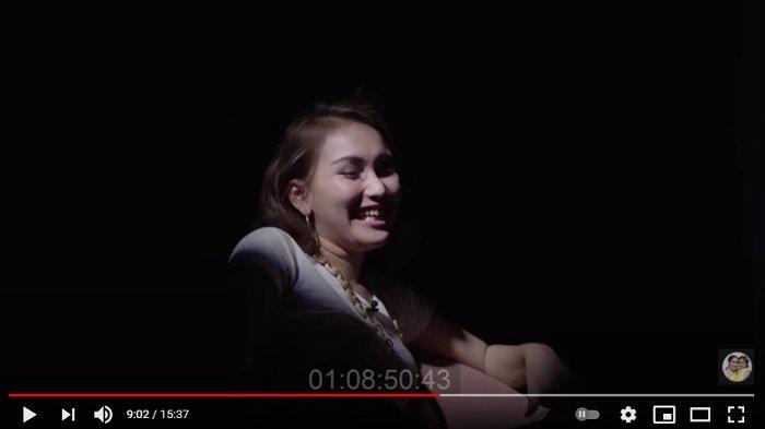 Ayu Ting Ting di Qiss You TV pada Minggu (14/2/2021)