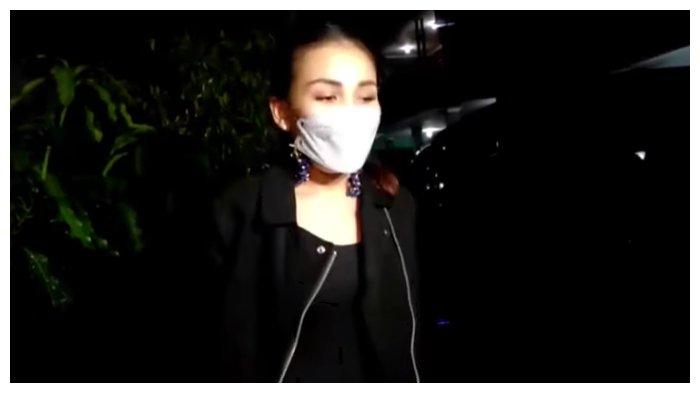 Ayu Ting Ting ungkap kondisinya setelah batal menikah dengan Adit Jayusman, Jumat (5/2/2021).