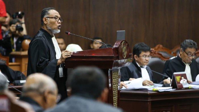 Ketua Tim Hukum Prabowo Subianto - Sandiaga Uno, Bambang Widjojanto saat sidang perdana sengketa pilpres 2019 di Gedung Mahkamah Konstitusi, Jakarta, Jumat (14/6/2019).