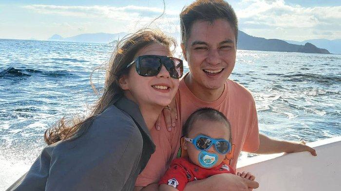 Baim Wong, Paula Verhoeven, dan Kiano Tiger Wong saat liburan ke Labuan Bajo, diunggah 17 Oktober 2020.