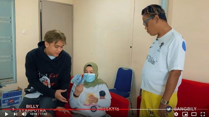 Billy Syahputra meminjam uang pada istri Uya Kuya, yakni Astrid.