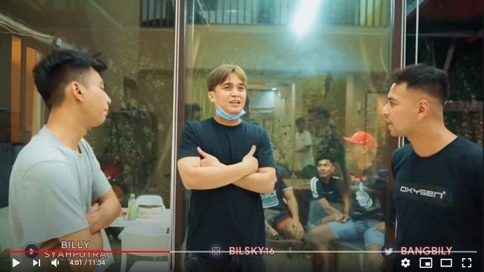 Artis Billy Syahputra tak segan membeberkan honor presenter Raffi Ahmad yang mencapai ratusan juta.