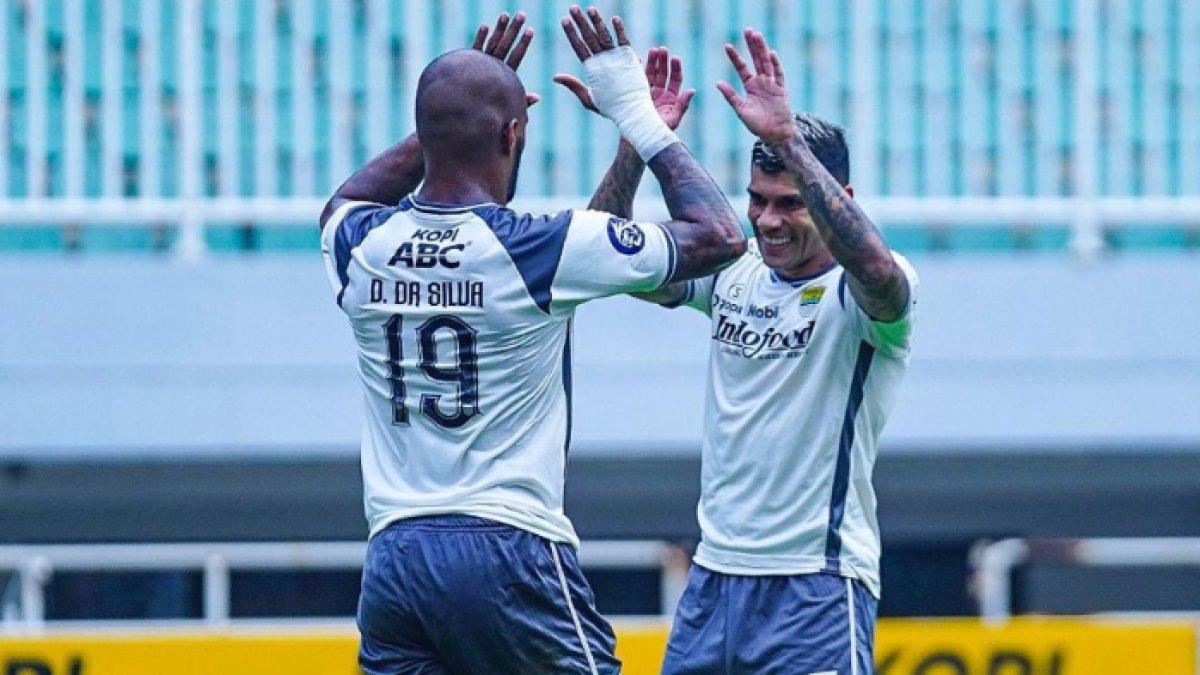 Striker Persib Bandung David da Silva (kiri) dan winger Maung Bandung Ciro Alves (kanan). Lini depan mulai mematikan, pr Luis Milla ada di sektor ini.