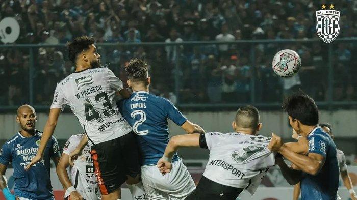 Cuplikan laga Persib Bandung vs Bali United dalam Piala Presiden 2022 di Stadion Gelora Bandung Lauran Api (GBLA), Bandung Jawa Barat, Minggu (13/6/2022) pada postingan Instagram @baliunitedfc.