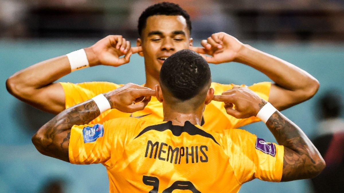 Selebrasi gol Memphis Depay pada laga Belanda kontra Amerika Serikat di babak 16 besar Piala Dunia 2022.
