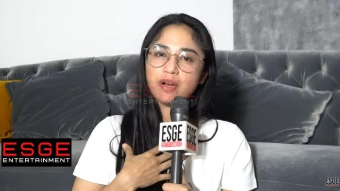 Dewi Perssik mengaku prihatin mendengar kabar Saipul Jamil bangkrut, diunggah Selasa (14/9/2020). (YouTube/Esge Entertainment)