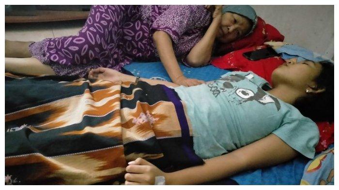 Hingga Kamis (8/4/2021), Siti Raisa Miranda alias Echa (16) sudah delapan hari tertidur pulas. Diduga, ia mengidap sindrom putri tidur.