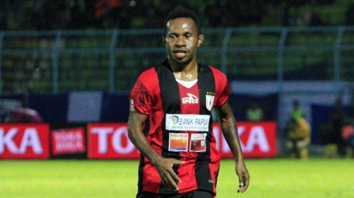 Ferinando Pahabol saat berseragam Persipura Jayapura