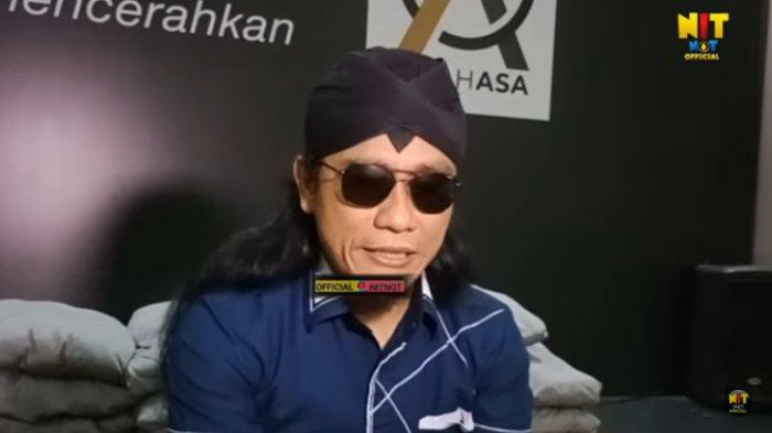 Foto Gus Miftah, Tangkapan layar YouTube Oficiall NitNot pada Rabu (2/3/2022), Gus Miftah saat berikan tanggapan mengenai aqiqah anak Atta dan Aurel.