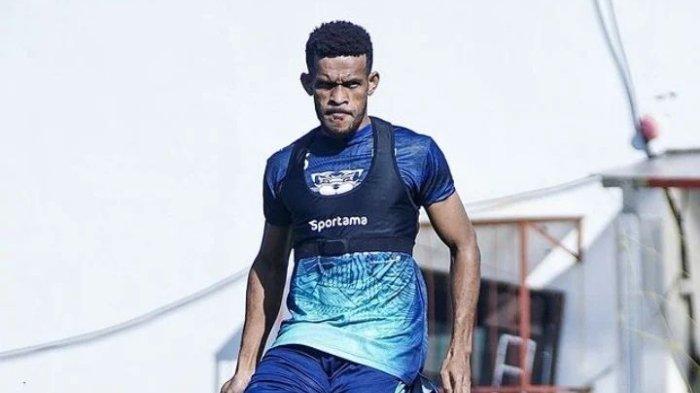 Gelandang Persib Bandung, Ricky Kambuaya.