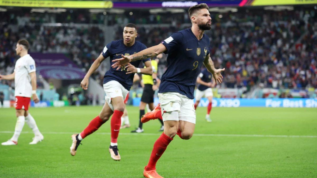 Potret striker Timnas Prancis, Olivier Giroud saat merayakan golnya ke gawang Polandia di Piala Dunia 2022.