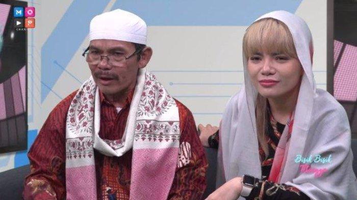 Haji Acep bersama putrinya Dinar Candy
