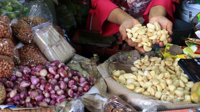 ilustrasi bawang putih yang dijual di pasar