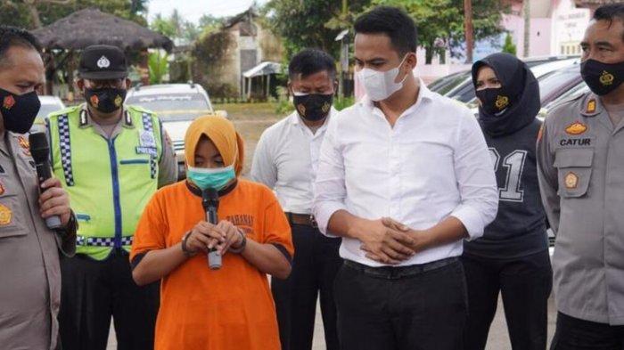 Jajaran Polres Malang saat merilis hasil ungkap kasus penggelapan 19 mobil di Polsek Tumpang, Kabupaten Malang, Senin (22/2/2021)