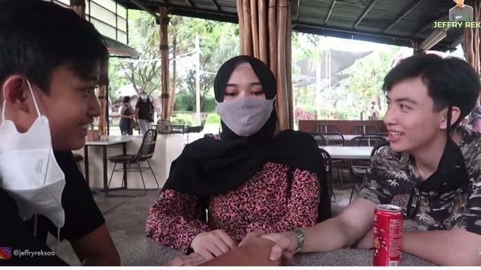 Jeffry Reksa saat latihan ijab kabul untuk nikahi Putri Delina.