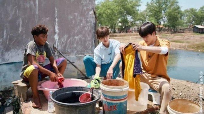 Jeno dan Jaemin NCT Dream saat menjadi sukarelawan di Indonesia dalam program Global Dreams Come True Project The Best Day