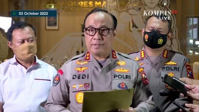 Kadiv Humas Mabes Polri Irjen Pol Dedi Prasetyo saat konferensi pers di Polres Malang, Jawa Timur, (3/10/2022). Dedi mengumumkan Kapolri Jenderal Listyo Sigit Prabowo nonaktifkan Kapolres Malang AKBP Ferli Hidayat buntut tragedi di Stadion Kanjuruhan.