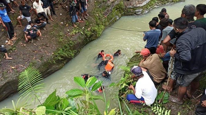 Tim SAR lakukan pencarian terhadap satu korban yang belum ditemukan.