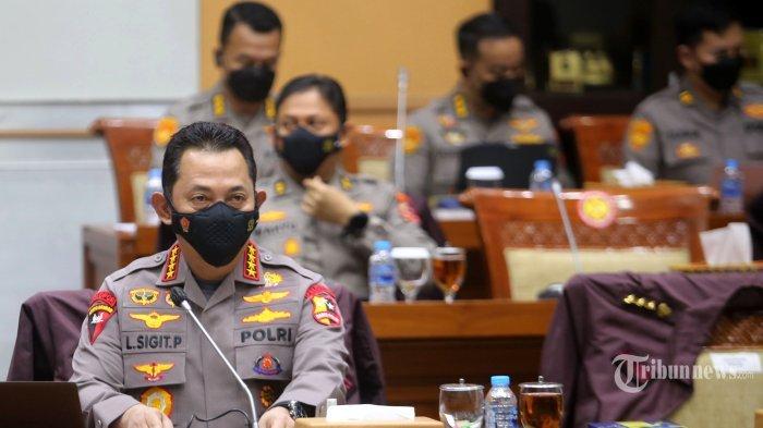 Kapolri Jenderal Pol Listyo Sigit Prabowo bersiap mengikuti rapat dengar pendapat (RDP) dengan Komisi III DPR RI di Kompleks Parlemen, Senayan, Jakarta Pusat, Rabu (24/8/2022). Rapat tersebut membahas terkait kasus dugaan pembunuhan berencana terhadap Brigadir Nofriansyah Yosua Hutabarat atau Brigadir J di rumah dinas mantan Kadiv Propam Irjen Pol Ferdy Sambo.