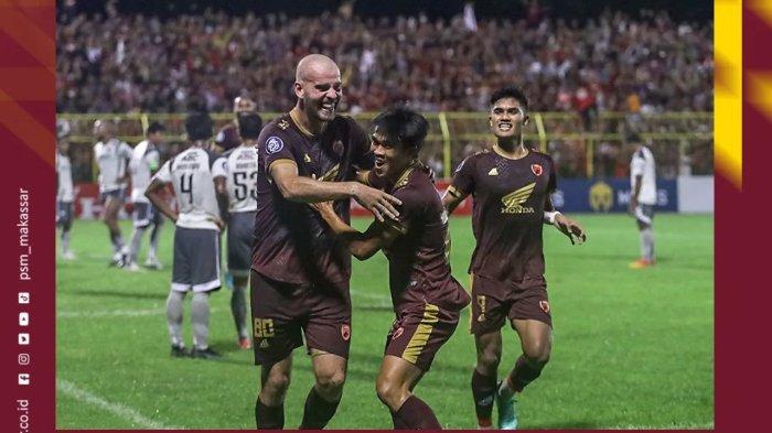 Kapten PSM Makassar, Wiljan Pluim merayakan selebrasi setelah mencetak gol ke gawang Persib Bandung dalam lanjutan Liga 1 2022 pekan ketujuh di Stadion BJ. Habibie, Parepare, Senin (29/8/2022). Wiljan Pluim absen melawan Persis Solo.