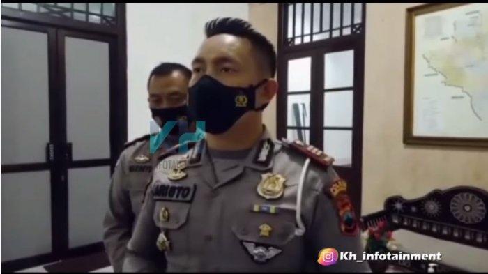 Kasat Lantas Polres Semarang AKP Muhammad Adiel Aristo mengungkap fakta soal kecelakaan yang menewaskan pedangdut Chacha Sherly eks Trio Macan, Kamis (7/1/2021).