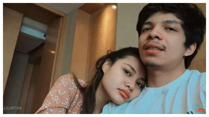 Kemesraan Atta Halilintar dan Aurel Hermansyah di hari pertama jadi pasangan suami istri. Aurel mengungkapkan perasaannya setelah resmi menjadi istri Atta.