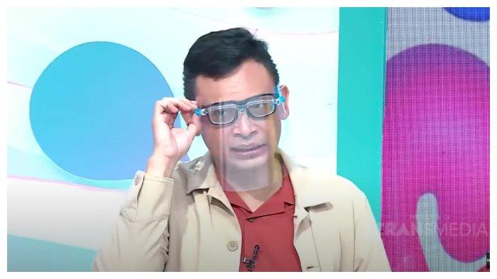 Pakar Mikro Ekspres, Kirdi, dalam kanal YouTube Trans TV Official, Selasa (10/11/2020). Kirdi membaca gerak tubuh Gisel saat memberi klarifikasi terkait video syur mirip dirinya.
