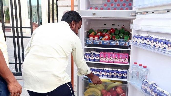 Lebih dari 100 kulkas berisi makanan dan minuman gratis tersebar di Dubai