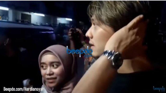 Lesti Kejora dan Rizky Billar dalam kanal YouTube beepdo, Kamis (12/11/2020). Lesti ledek Rizky Billar yang bungkam saat ditanya rencana menikah.
