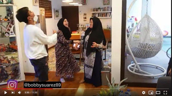 Lesti Kejora kepergok sedang mencari perhatian ibunda artis Rizky Billar, Rosmala Dewi.