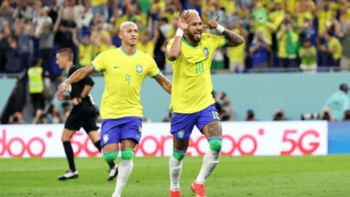 Penyerang Timnas Brasil, Neymar Jr berselebrasi setelah menjebol gawang Timnas Korea Selatan.