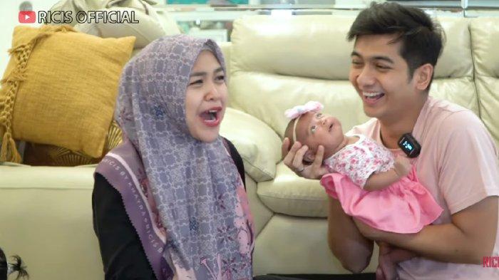 Ria Ricis, Teuku Ryan dan Cut Raifa Aramoana dalam kanal YouTube Ricis Official, Kamis (15/9/2022). Ria Ricis membongkar kebiasaan aneh sang suami.