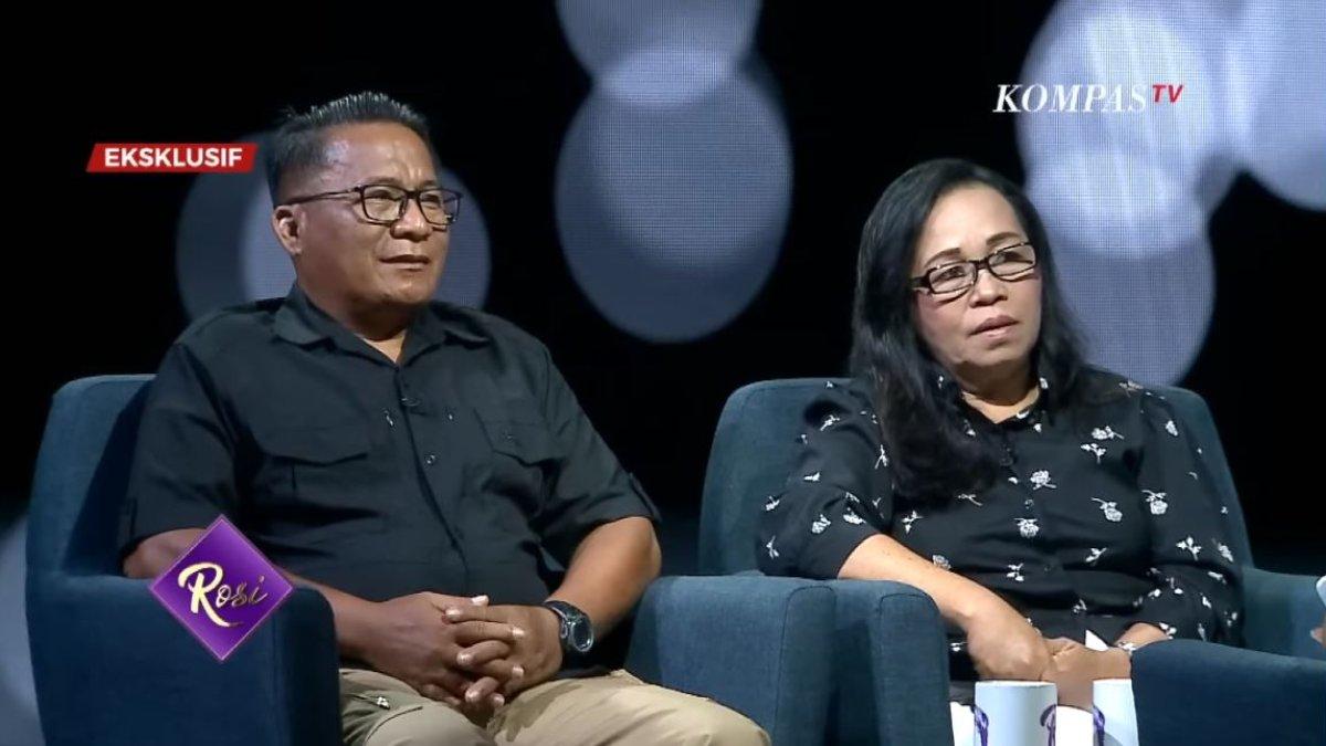 Kedua orangtua Richard Eliezer alias Bharada E, sang ayah Sunandag Junus Lumiu dan ibunya Rynecke Alma Pudihang dalam tayangan ROSI KOMPAS TV, Kamis (1/12/2022).