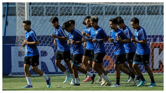 Para pemain PSIS Semarang di sesi latihan tim.