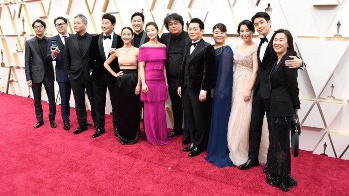 Sutradara dan Pemain film Parasite di Red Carpet Oscar 2020 yang dihelat di Dolby Theatre Hollywood, Los Angeles, Senin (10/2/2020)