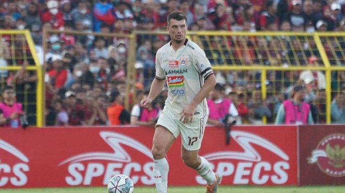 Pemain bertahan Persija Jakarta asal Ceko, Ondrej Kudela saat melawan PSM Makassar di Liga 1 2022.