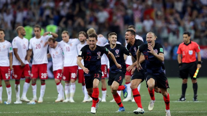Pemain Kroasia merayakan gol saat adu penalti melawan Denmark dalam laga babak 16 besar Piala Dunia 2018 di Nizhny Novgorod Stadium, Nizhny Novgorod, Rusia pada 1 Juli 2018.