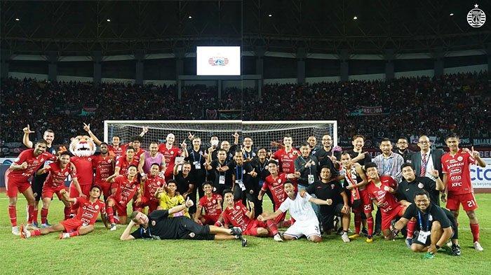 Skuad Persija Jakarta setelah berhasil menundukkan Persita Tangerang di pekan ke-6 Liga 1 2022 pada postingan Instagram @persija. Persija Jakarta punya harta berharga, Jakmania beri ultimatum manajemen.