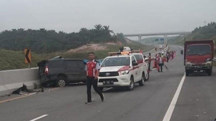 Kecelakaan kembali terjadi di Jalan Tol Pekanbaru-Dumai atau Tol Permai, Rabu (13/1/2021) pukul 08.30 WIB pagi tadi. Akibat insiden ini lima orang meninggal dunia di lokasi kejadian.