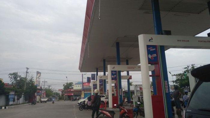 Suasana di SPBU 142021141 di Jalan Marelan IV Kota Medan, Sabtu (25/5/2019) yang sempat menghebohkan karena di papan informasi (display) atau totem, tertulis ujaran kebencian pada Jokowi dan Megawati.