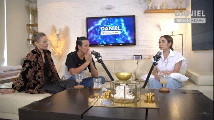 Tangkapan layar Gisella Anastasia yang menceritakan tentang pengakuannya pada Daniel Mananta dan istri.