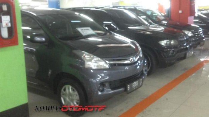 Toyota Avanza di pasar mobil bekas MGK Kemayoran.