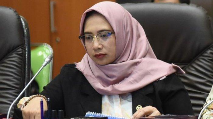 Wakil Ketua Komisi IX DPR Nihayatul Wafiroh saat rapat kerja secara virtual dengan Menteri Kesehatan, Menteri Ketenagakerjaan, Kepala Gugus Tugas Percepatan Penanganan Covid-19, dan Kepala Badan Perlindungan Pekerja Migran Indonesia, Kamis (2/4/2020).
