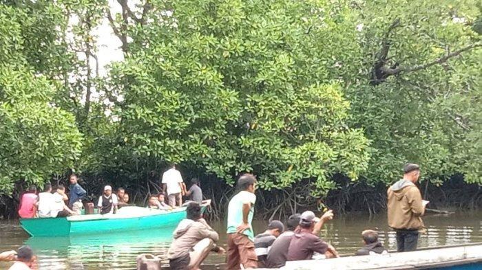 Warga coba cari korban yang diterkam buaya