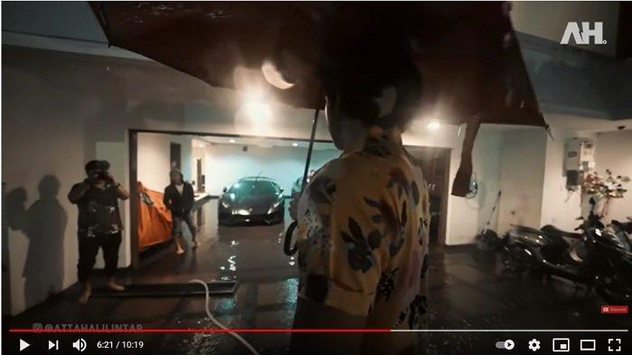 YouTuber Atta Halilintar terkena dampak banjir yang melanda DKI Jakarta.
